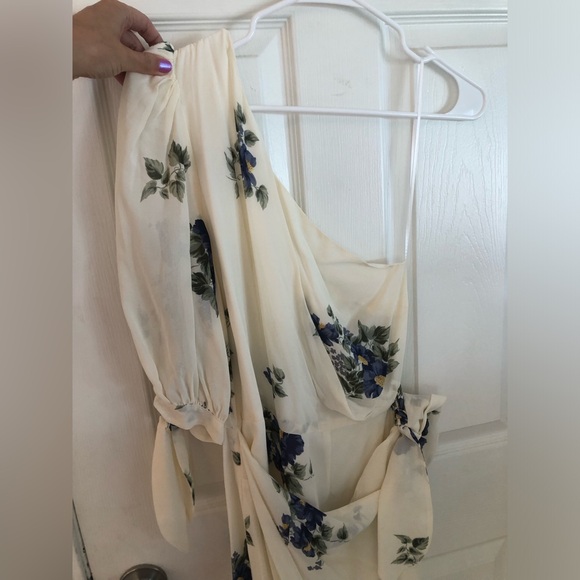REFORMATION ONE SHOULDER WHITE & BLUE FLORAL PRINT COTTAGECORE MIDI - Picture 7 of 10